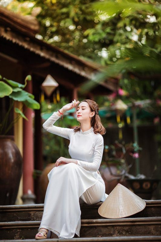 chọn áo dài để chụp ảnh kỷ yếu