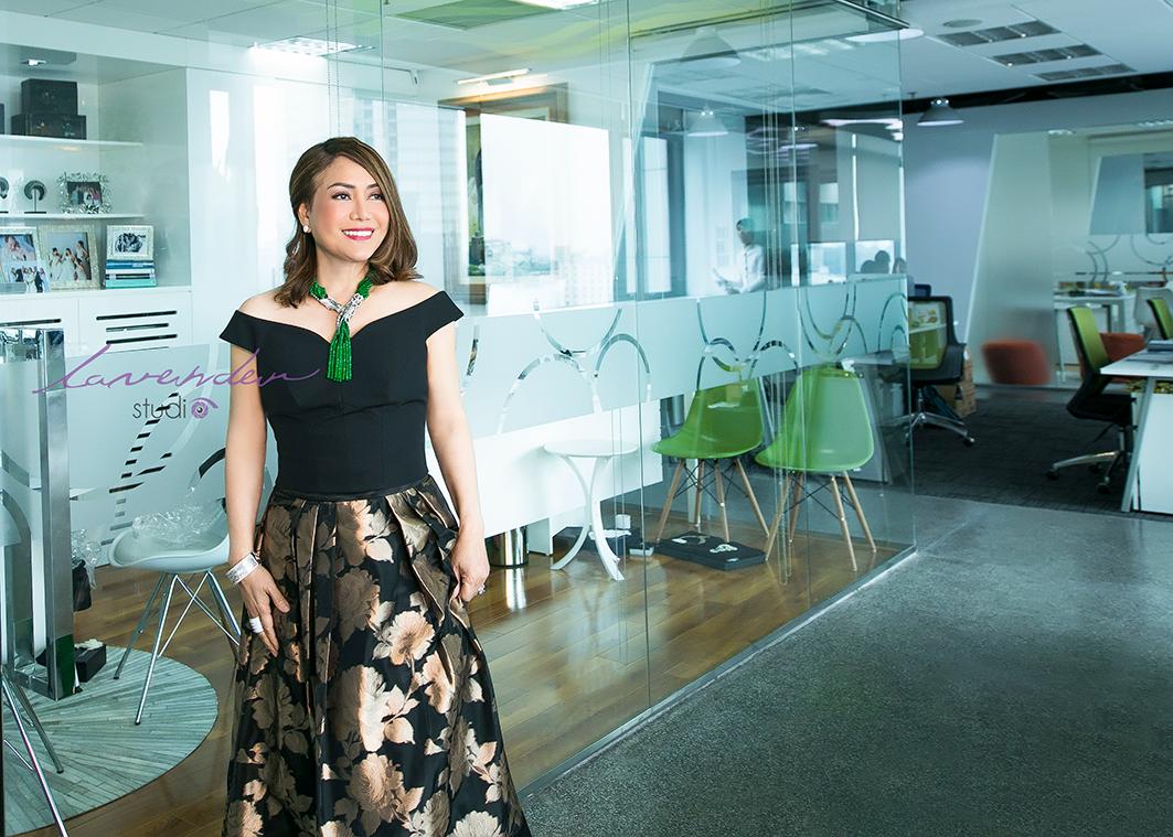 Chụp ảnh doanh nhân đẹp ở văn phòng Hà Nội giá bao nhiêu Chụp ảnh doanh nhân đẹp ở văn phòng Hà Nội giá bao nhiêu