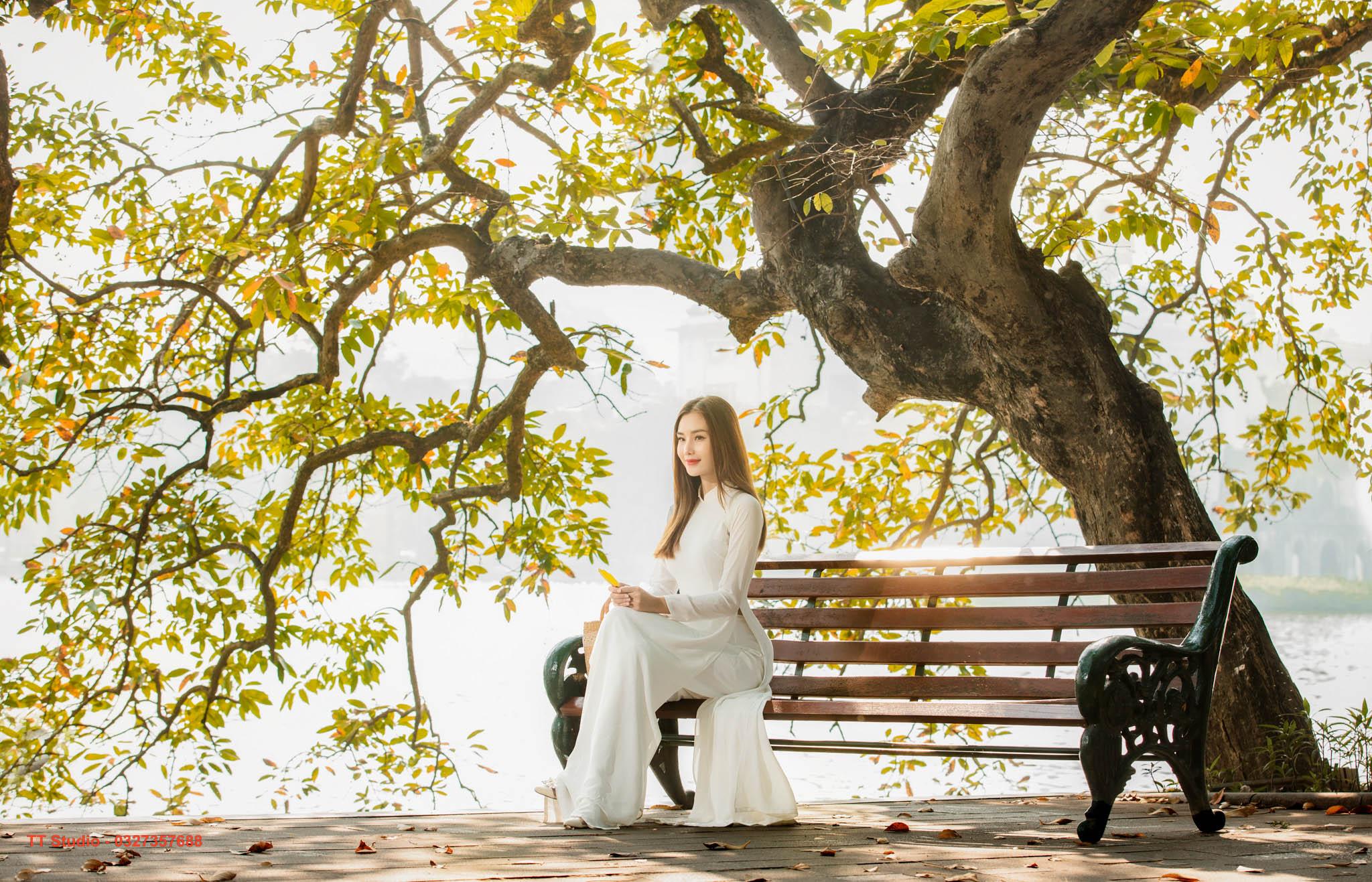 ý tưởng backdrop chụp ảnh áo dài trong mùa thu tạo dáng ở hà nội