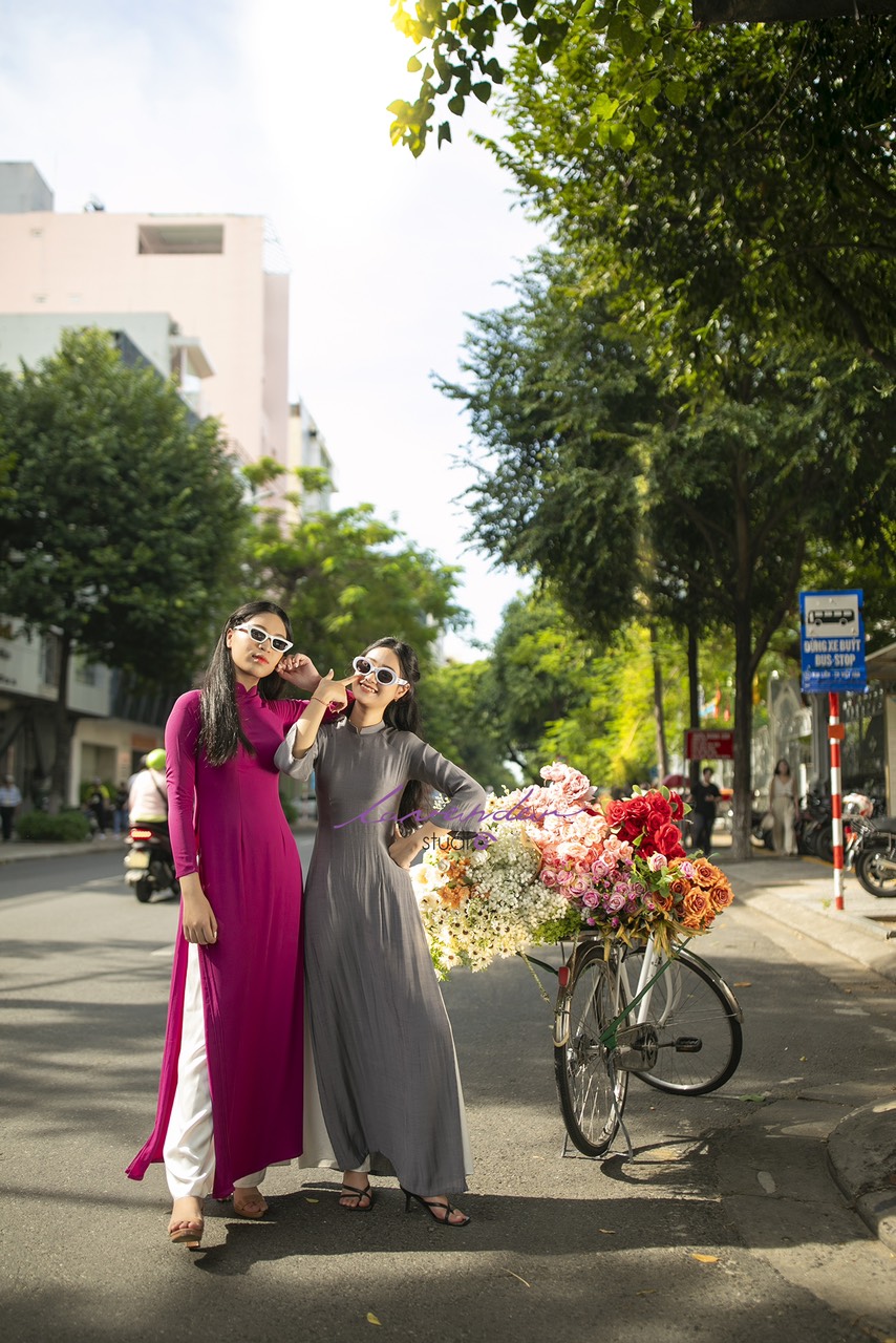 Hướng dẫn tạo dáng chụp ảnh áo dài mùa thu Hà Nội