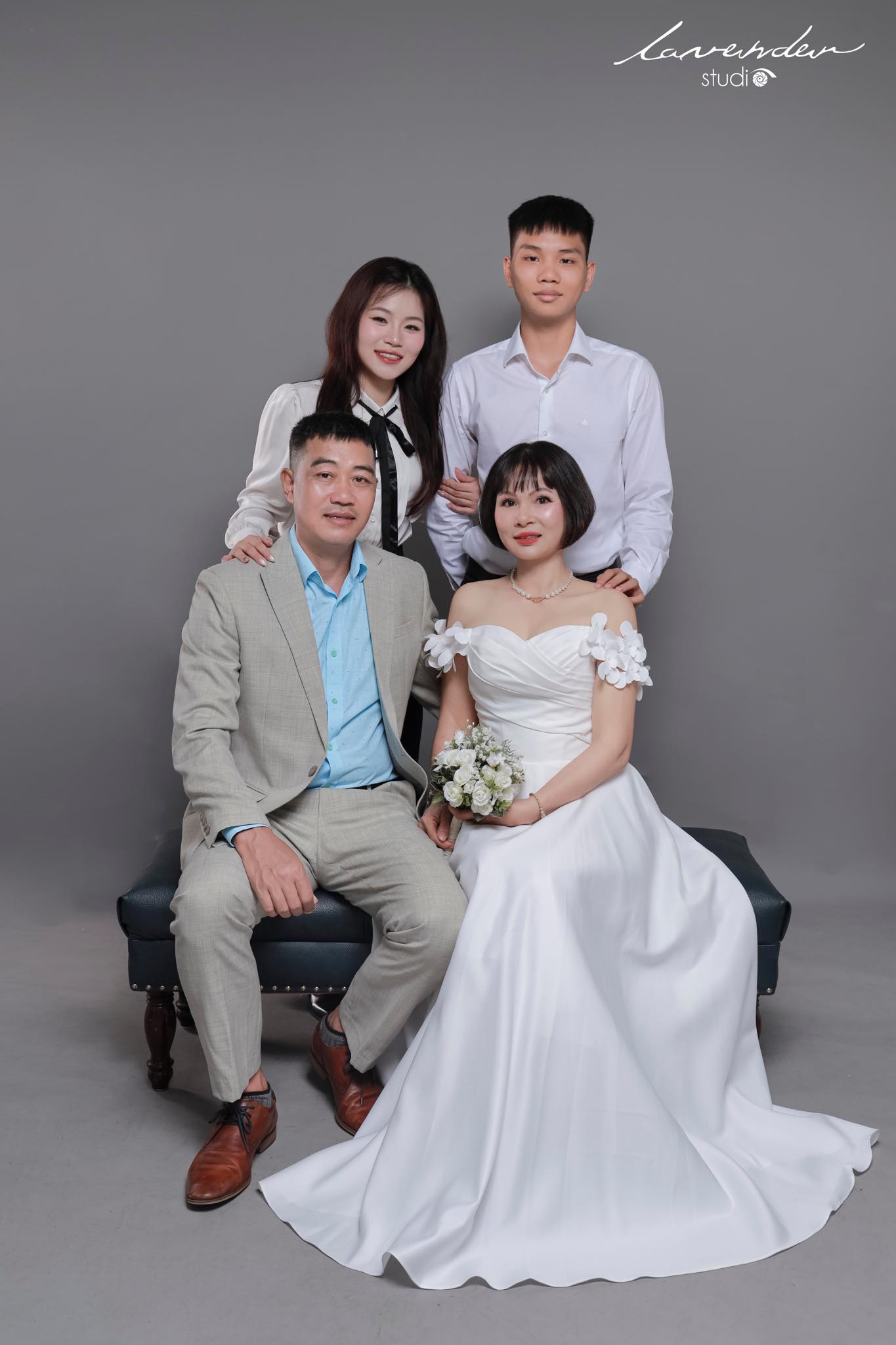 Gắn kết gia đình với bức ảnh Tết 2025 ngay tại nhà