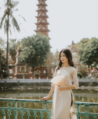 [HOT 2025] địa điểm chụp ảnh áo dài Tết tại Hà Nội cứ "1m2 có 10 người"