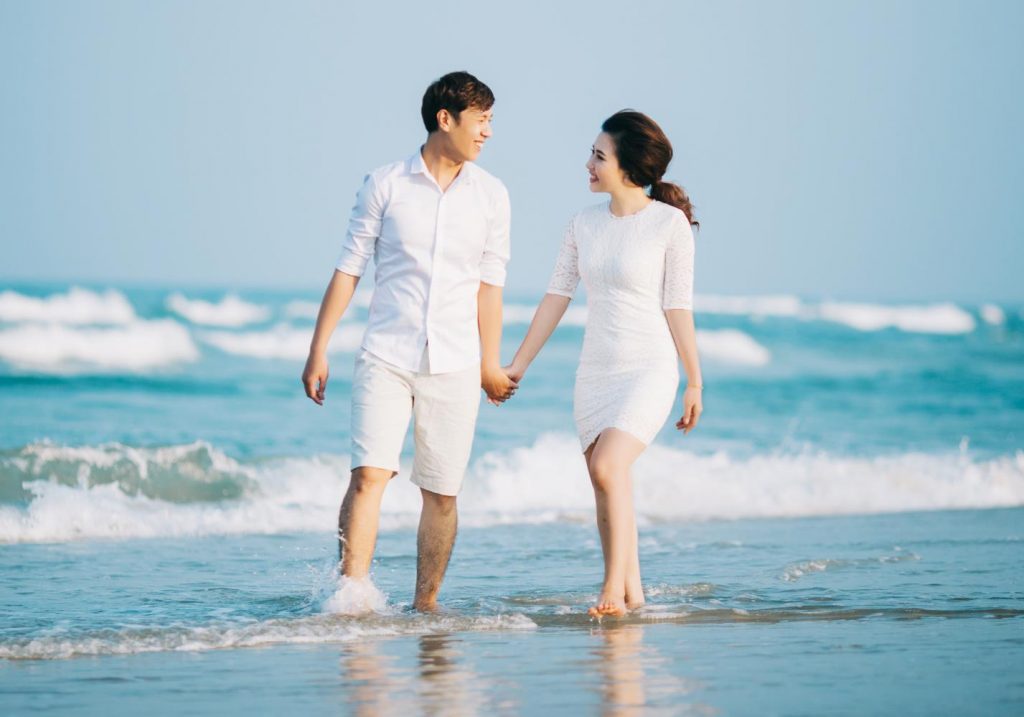 Chụp hình đi biển cho cặp đôi mang lại nét đẹp hạnh phúc Chụp hình đi biển cho cặp đôi mang lại nét đẹp hạnh phúc