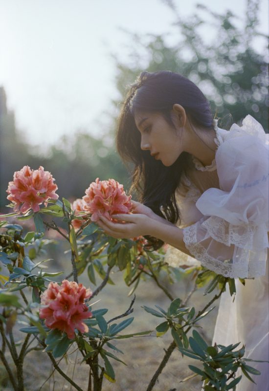 Chụp ảnh nghệ thuật với hoa: Hướng dẫn chi tiết và ý tưởng sáng tạo Chụp ảnh nghệ thuật với hoa: Hướng dẫn chi tiết và ý tưởng sáng tạo