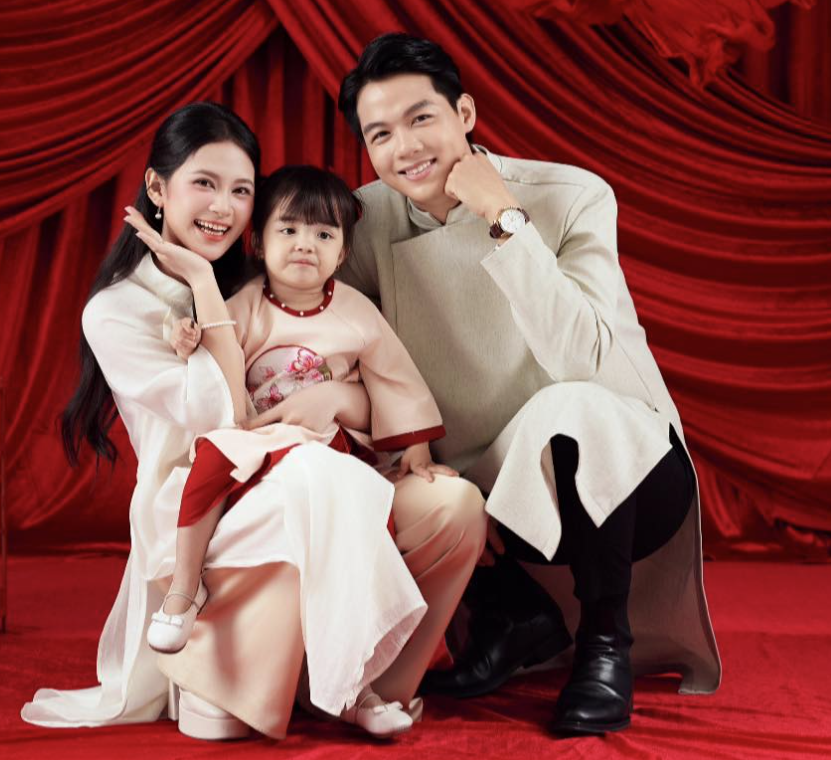 Vì sao chụp ảnh gia đình áo dài luôn được yêu thích qua nhiều thế hệ? Vì sao chụp ảnh gia đình áo dài luôn được yêu thích qua nhiều thế hệ?