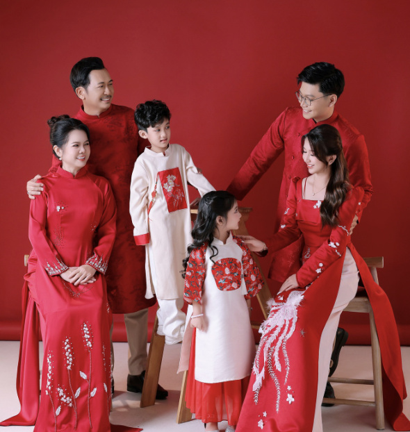 Vì sao chụp ảnh gia đình áo dài luôn được yêu thích qua nhiều thế hệ? Vì sao chụp ảnh gia đình áo dài luôn được yêu thích qua nhiều thế hệ?