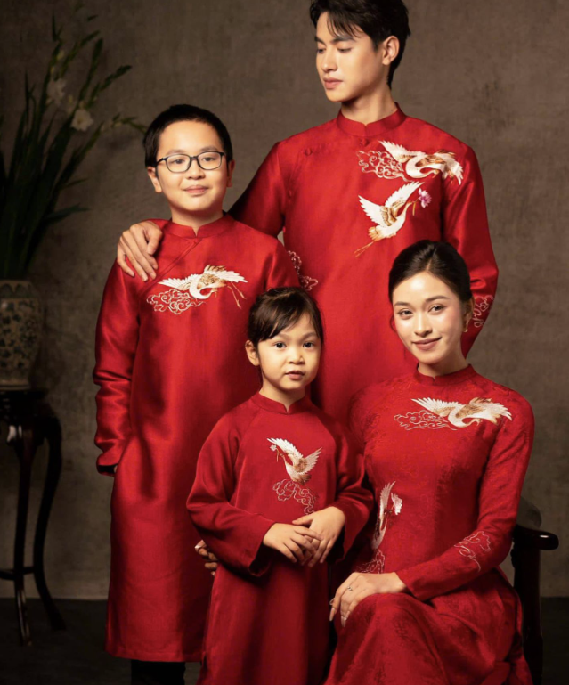 Vì sao chụp ảnh gia đình áo dài luôn được yêu thích qua nhiều thế hệ? Vì sao chụp ảnh gia đình áo dài luôn được yêu thích qua nhiều thế hệ?