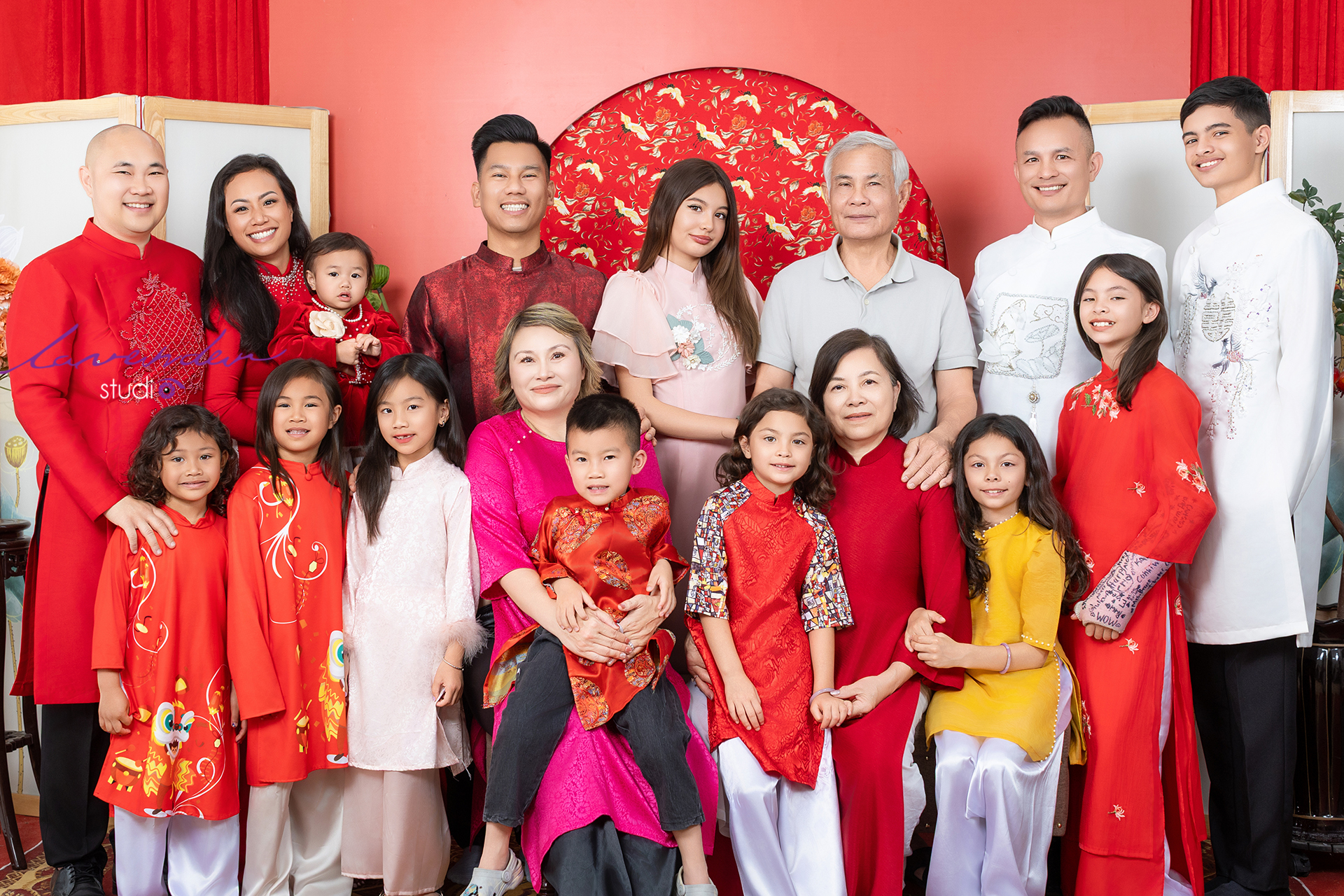 Báo giá dịch vụ chụp hình gia đình Tết 2026 tại TP.HCM chuyên nghiệp