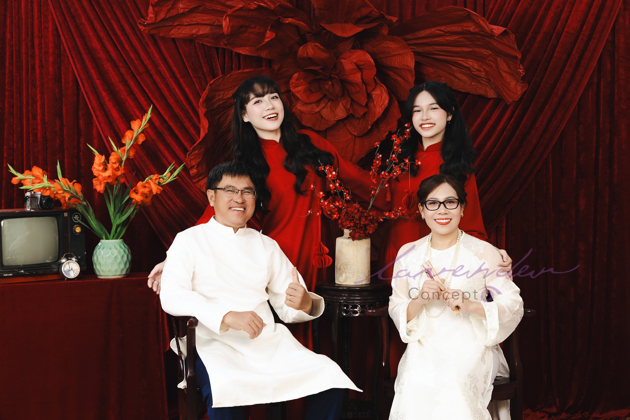 Chụp ảnh gia đình Tết 2026: Nên chụp studio hay ngoại cảnh?