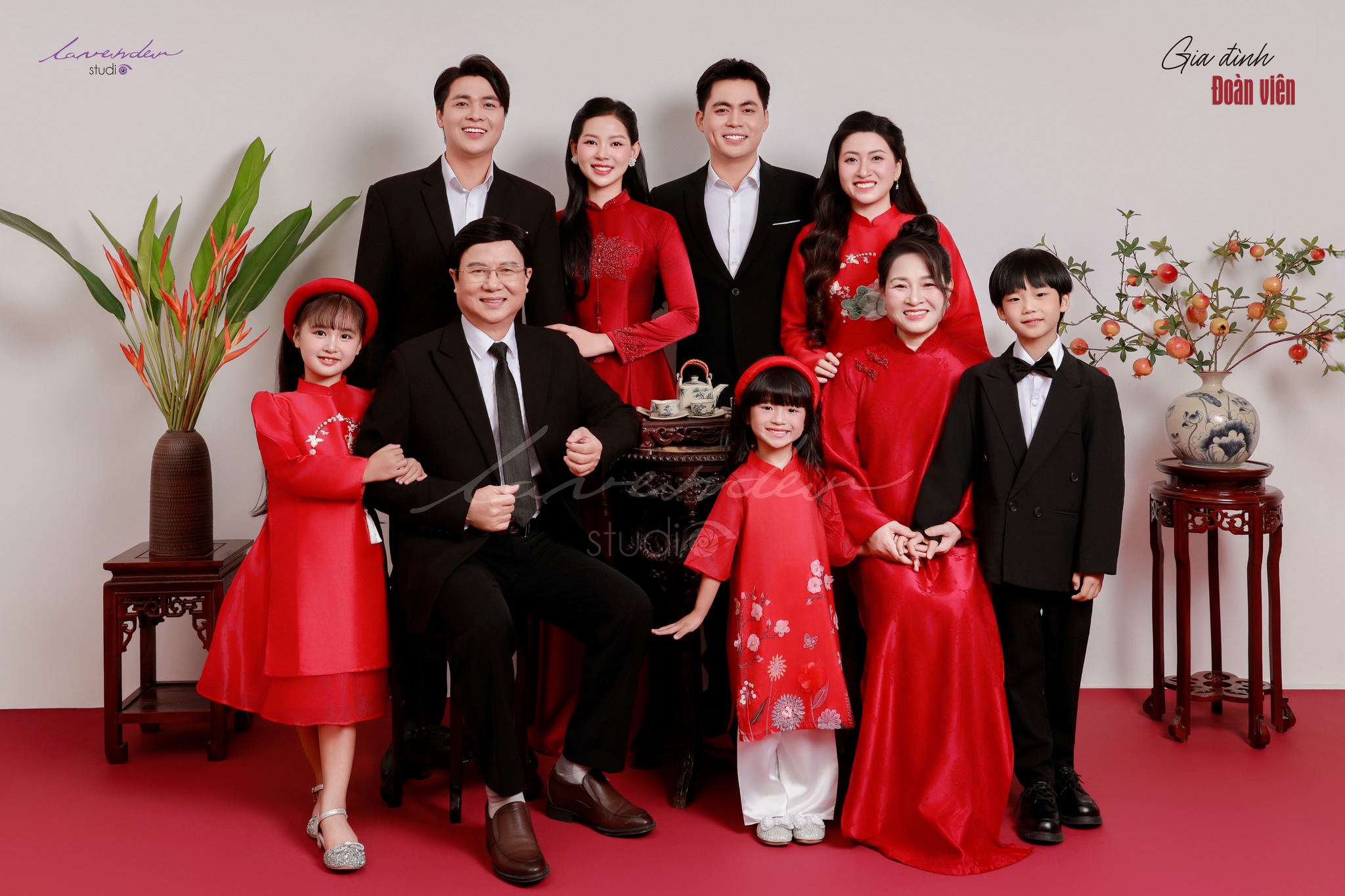 Chụp ảnh gia đình Tết 2026: Nên chụp studio hay ngoại cảnh?