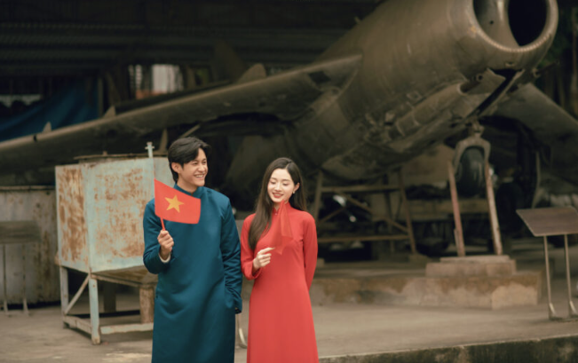 Gợi ý concept chụp ảnh couple áo dài vintage hot trend 2026 Gợi ý concept chụp ảnh couple áo dài vintage hot trend 2026