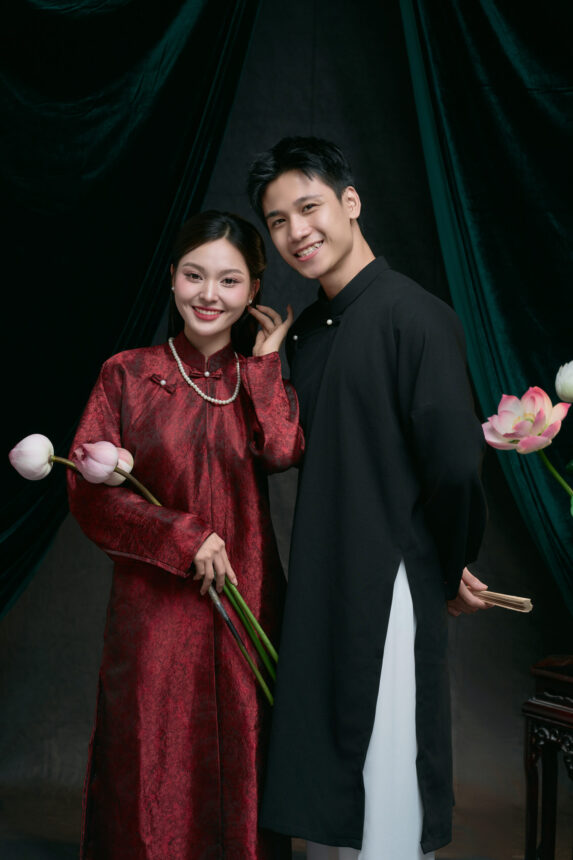 Gợi ý concept chụp ảnh couple áo dài vintage hot trend 2026 Gợi ý concept chụp ảnh couple áo dài vintage hot trend 2026