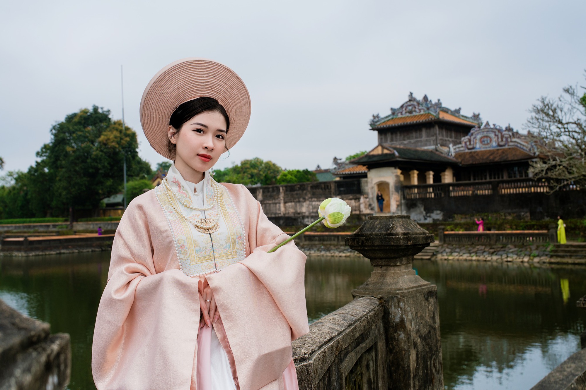Kinh nghiệm chụp hình áo dài cổ phục đẹp (4)